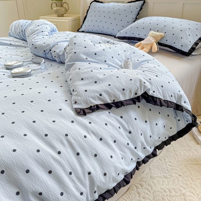 91家纺网 家纺一手货源 找家纺 优选 2025新款直播热款赫本风花边款针织皱皱纱法式印花吊边床单三件套床笠四件套 波点-蓝
