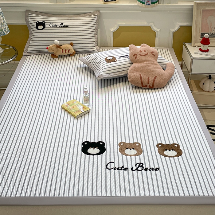 91家纺网 家纺一手货源 找家纺 2025年新款PE提花卡通毛巾绣凉席系列场景一 邦尼熊