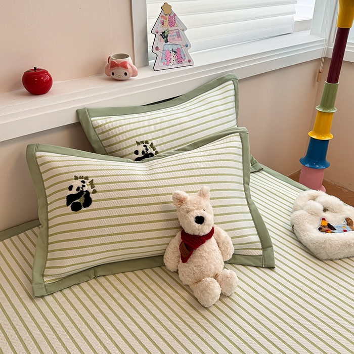 91家纺网 家纺一手货源 找家纺 蓝邻家纺 2025年新款PE提花卡通毛巾绣凉席系列场景二 花花