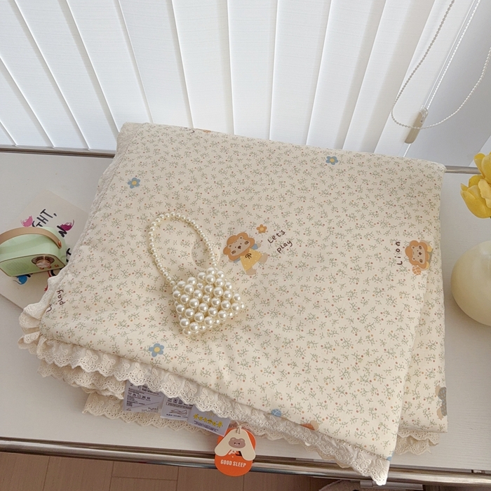 91家纺网 家纺一手货源 找家纺 于果2025新款双层纱花边款夏被 萌萌狮