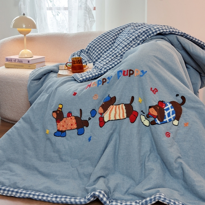 91家纺网 家纺一手货源 找家纺 徕米家居  2025新款色织全棉纯棉绣花夏被夏凉被空调被四件套 奔跑小狗-蓝