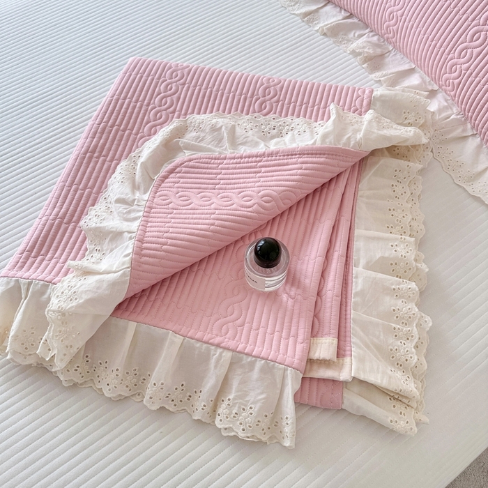 91家纺网 家纺一手货源 找家纺 （总）岚吉 2025新款莫代尔纯色小花边床盖三件套