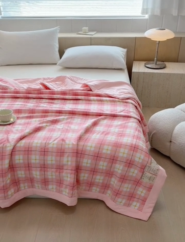 91家纺网 家纺一手货源 找家纺 博弈家纺 2025新款水洗棉棉花夏被 娇粉