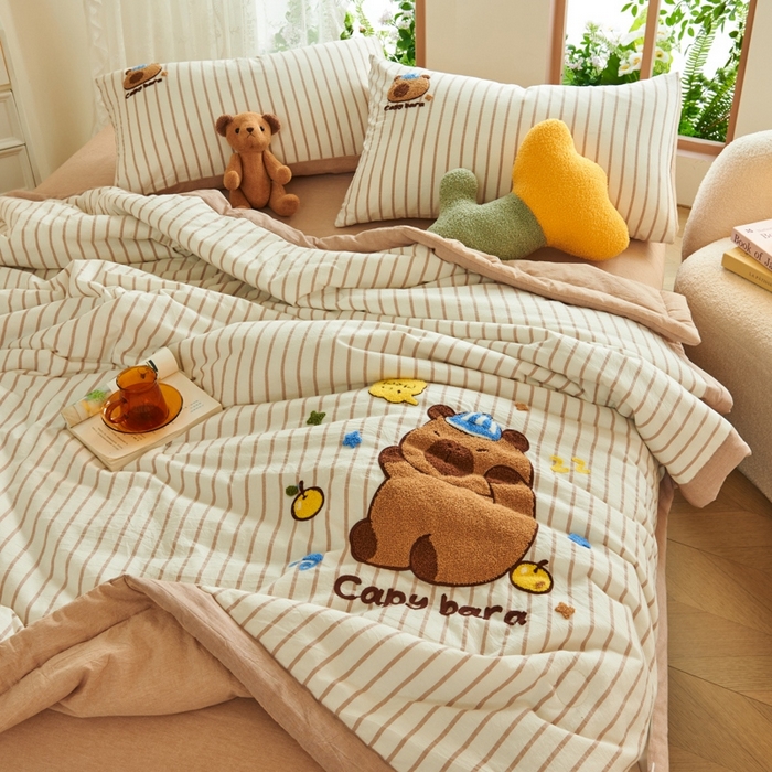 91家纺网 家纺一手货源 找家纺 徕米家居  2025新款色织全棉纯棉绣花夏被夏凉被空调被四件套 条纹卡皮巴拉