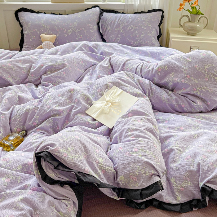 91家纺网 家纺一手货源 找家纺 优选 2025新款直播热款赫本风花边款针织皱皱纱法式印花吊边床单三件套床笠四件套 艾薇紫