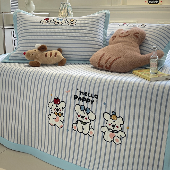 91家纺网 家纺一手货源 找家纺 2025年新款PE提花卡通毛巾绣凉席系列场景一 欢乐小狗