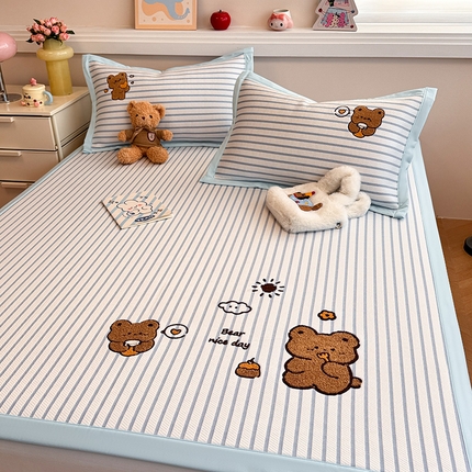 蓝邻家纺 2025年新款PE提花卡通毛巾绣凉席系列场景二 幸运狗