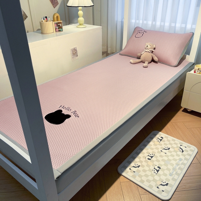 91家纺网 家纺一手货源 找家纺 （总）梵朴 2025新款凉感PE冰豆豆贴布绣凉席-学生床