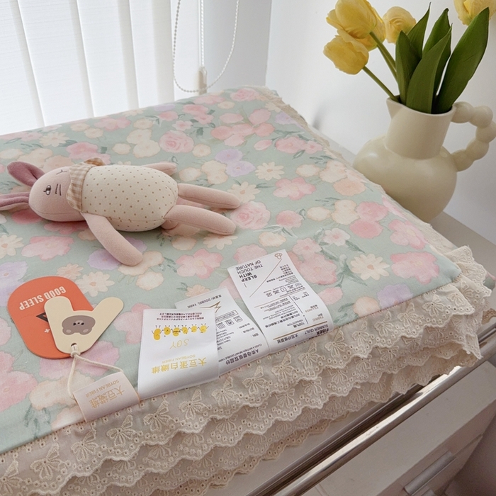 91家纺网 家纺一手货源 找家纺 于果2025新款双层纱花边款夏被 手捧玫瑰