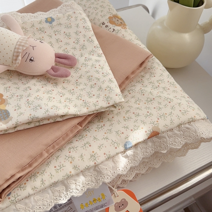 91家纺网 家纺一手货源 找家纺 于果2025新款双层纱花边款夏被 萌萌狮