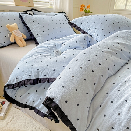 91家纺网 家纺一手货源 找家纺 优选 2025新款直播热款赫本风花边款针织皱皱纱法式印花吊边床单三件套床笠四件套 波点-蓝