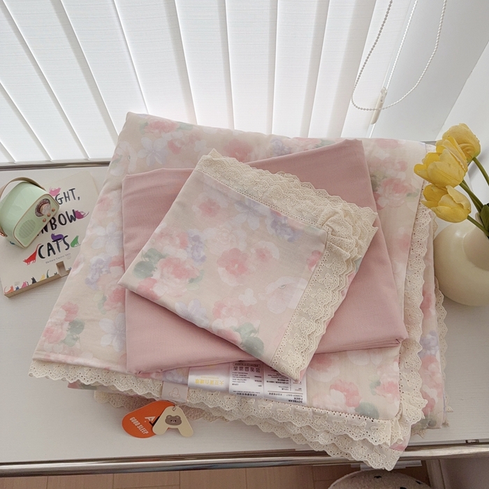 91家纺网 家纺一手货源 找家纺 于果2025新款双层纱花边款夏被 潮汐月影