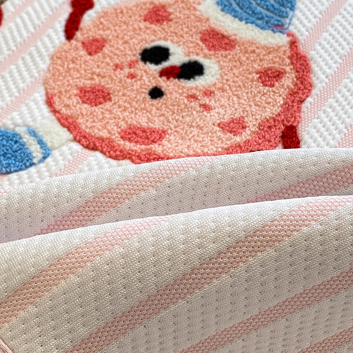 91家纺网 家纺一手货源 找家纺 2025年新款PE提花卡通毛巾绣凉席系列场景一 趣多多