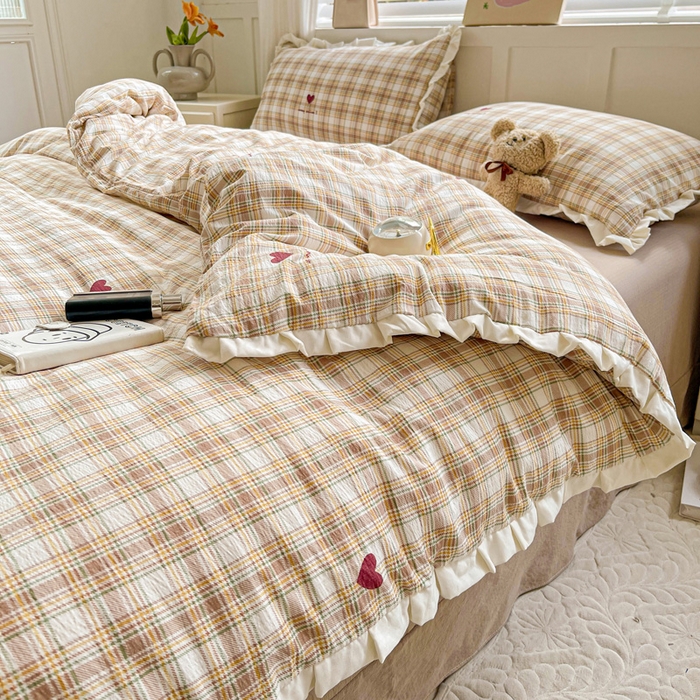 91家纺网 家纺一手货源 找家纺 优选良品 2025新款直播热款赫本风皱皱双层纱花边款针织皱皱纱法式印花吊边床单三件套床笠四件套 格子爱心