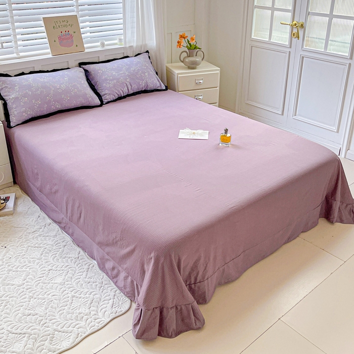 91家纺网 家纺一手货源 找家纺 优选 2025新款直播热款赫本风花边款针织皱皱纱法式印花吊边床单三件套床笠四件套 艾薇紫