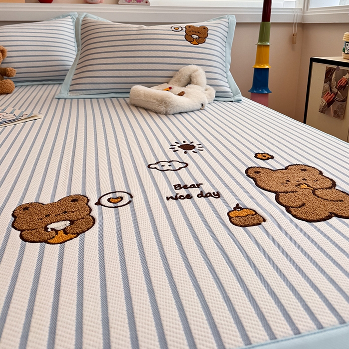 91家纺网 家纺一手货源 找家纺 蓝邻家纺 2025年新款PE提花卡通毛巾绣凉席系列场景二 幸运狗