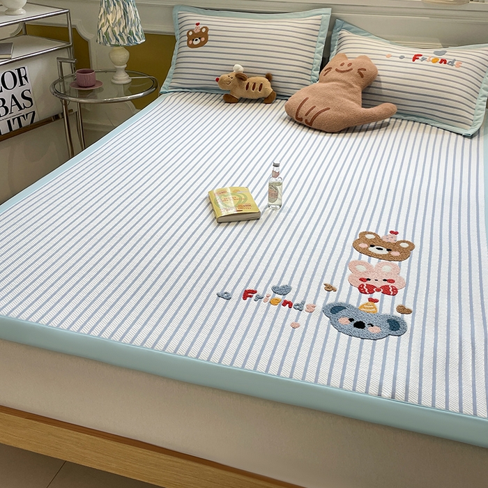 91家纺网 家纺一手货源 找家纺 2025年新款PE提花卡通毛巾绣凉席系列场景一 熊熊伙伴