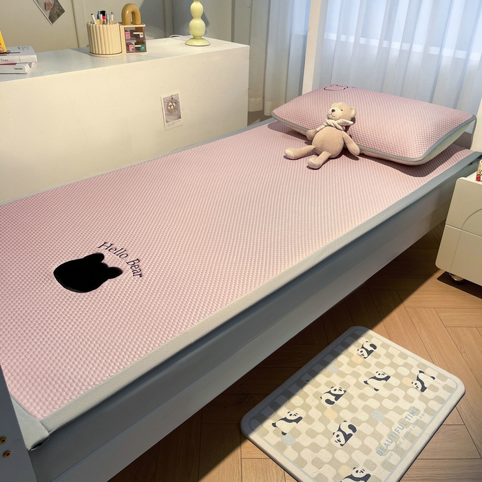 91家纺网 家纺一手货源 找家纺 （总）梵朴 2025新款凉感PE冰豆豆贴布绣凉席-学生床