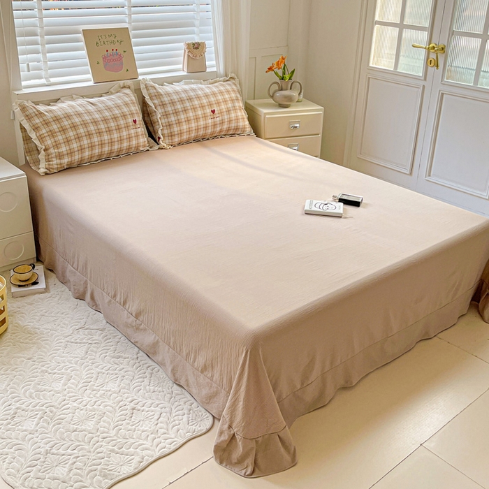 91家纺网 家纺一手货源 找家纺 优选良品 2025新款直播热款赫本风皱皱双层纱花边款针织皱皱纱法式印花吊边床单三件套床笠四件套 格子爱心