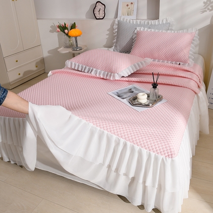 91家纺网 家纺一手货源 找家纺 （总）绘萱家居 2025爆款冰凉豆豆凉席三件套床裙款冰丝软席子