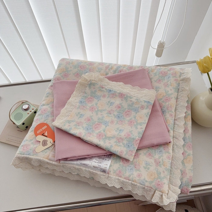 91家纺网 家纺一手货源 找家纺 于果2025新款双层纱花边款夏被 佩洛斯