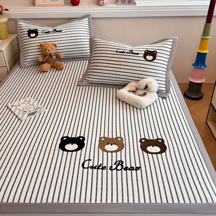 91家纺网 家纺一手货源 找家纺 （总）蓝邻家纺 2025年新款PE提花卡通毛巾绣凉席系列场景二