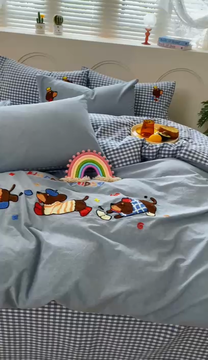 91家纺网 家纺一手货源 找家纺 徕米家居  2025新款色织全棉水洗棉毛巾绣四件套 奔跑小狗-蓝