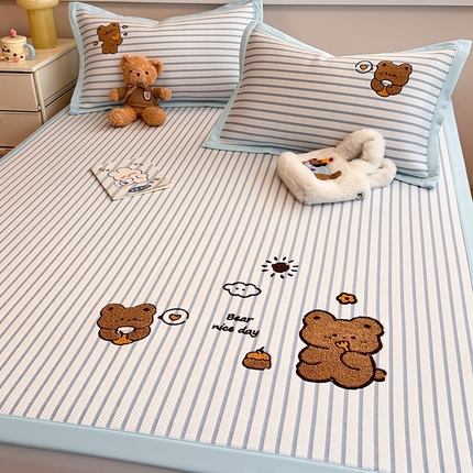 91家纺网 家纺一手货源 找家纺 蓝邻家纺 2025年新款PE提花卡通毛巾绣凉席系列场景二 幸运狗