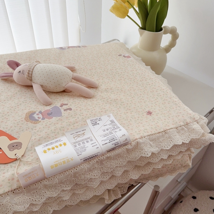 91家纺网 家纺一手货源 找家纺 于果2025新款双层纱花边款夏被 春日女孩