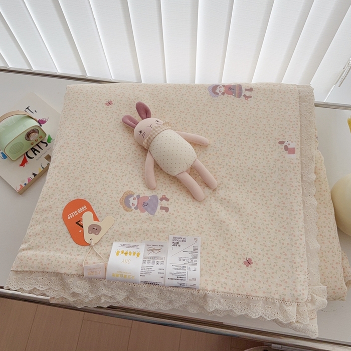 91家纺网 家纺一手货源 找家纺 于果2025新款双层纱花边款夏被 春日女孩