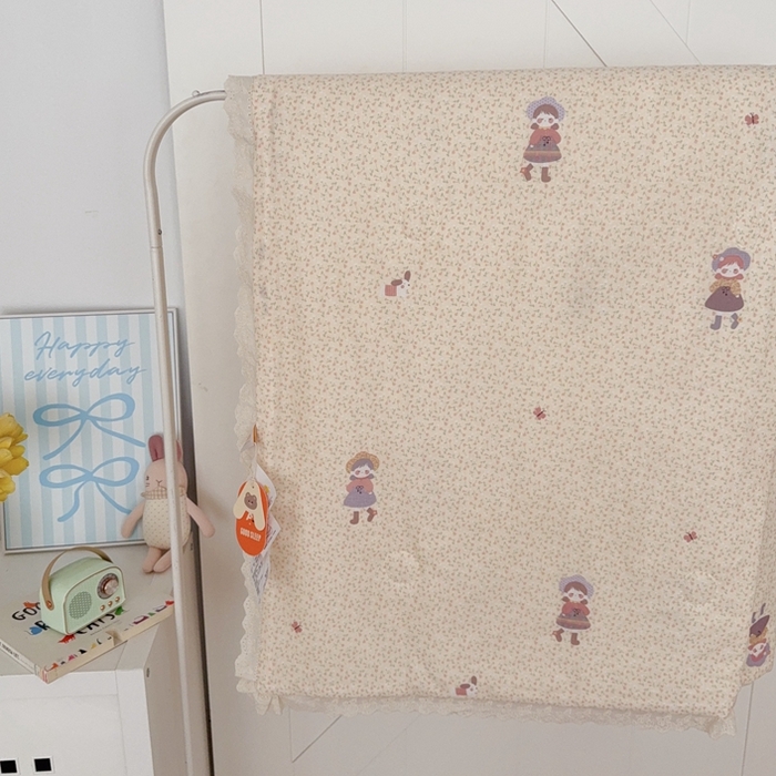 91家纺网 家纺一手货源 找家纺 于果2025新款双层纱花边款夏被 春日女孩