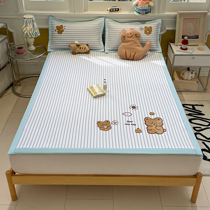 91家纺网 家纺一手货源 找家纺 2025年新款PE提花卡通毛巾绣凉席系列场景一 幸运狗