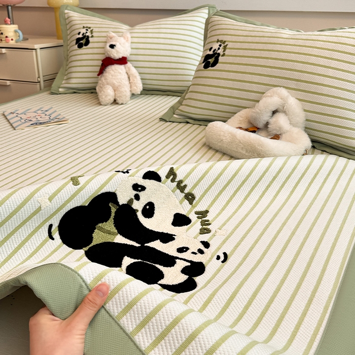 91家纺网 家纺一手货源 找家纺 蓝邻家纺 2025年新款PE提花卡通毛巾绣凉席系列场景二 花花