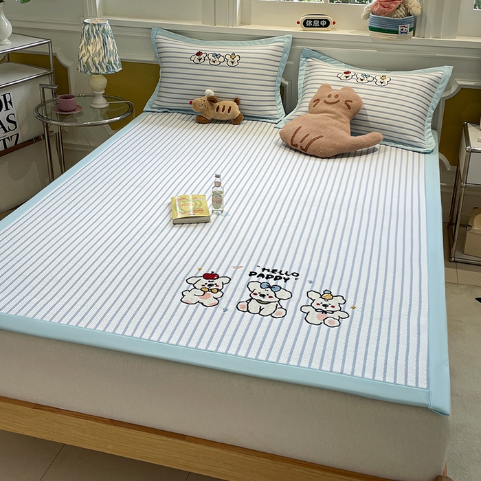 91家纺网 家纺一手货源 找家纺 2025年新款PE提花卡通毛巾绣凉席系列场景一 欢乐小狗