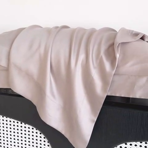 91家纺网 家纺一手货源 找家纺 金喜 2025新款LF级60支莱赛尔天丝枕套宽边枕套 冰莓粉