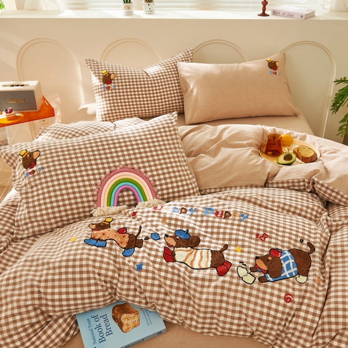 91家纺网 家纺一手货源 找家纺 徕米家居  2025新款色织全棉水洗棉毛巾绣四件套 奔跑小狗-卡其