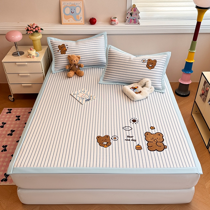 91家纺网 家纺一手货源 找家纺 蓝邻家纺 2025年新款PE提花卡通毛巾绣凉席系列场景二 幸运狗