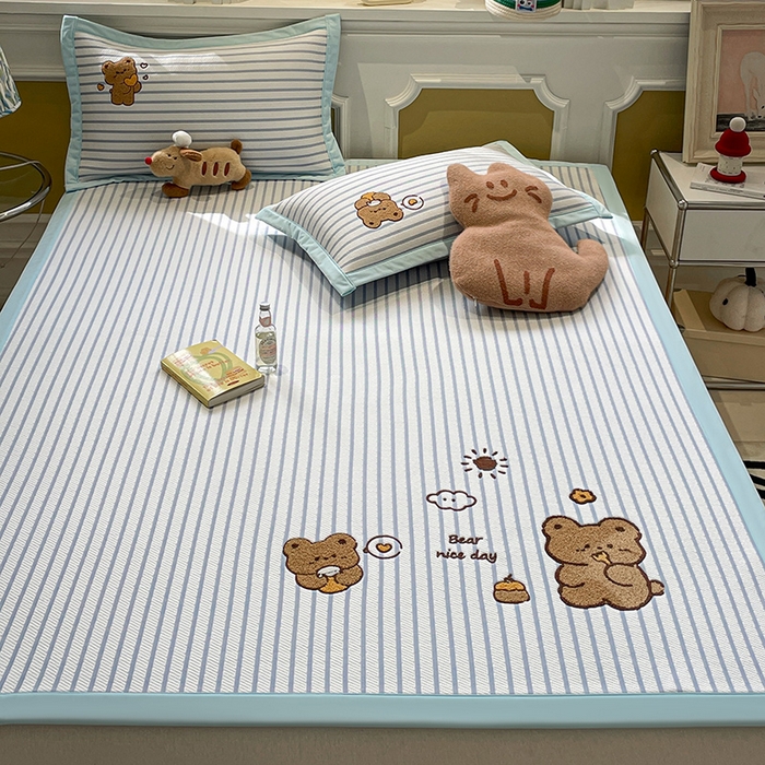 91家纺网 家纺一手货源 找家纺 2025年新款PE提花卡通毛巾绣凉席系列场景一 幸运狗