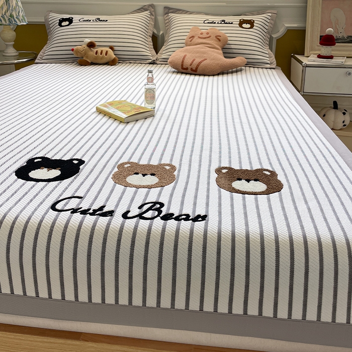 91家纺网 家纺一手货源 找家纺 （总）蓝邻家纺 2025年新款PE提花卡通毛巾绣凉席系列场景一