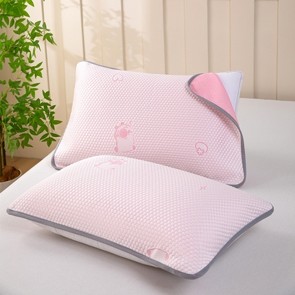 91家纺网 家纺一手货源 找家纺 （总）帛洵 2025新款自然凉冰豆豆枕巾系列-卡皮巴拉