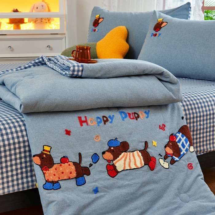 91家纺网 家纺一手货源 找家纺 徕米家居  2025新款色织全棉纯棉绣花夏被夏凉被空调被四件套 奔跑小狗-蓝