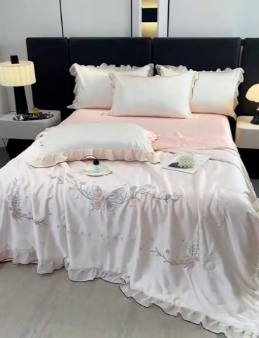 91家纺网 家纺一手货源 找家纺 梦舒羽  2025新款水洗真丝床单冰丝凉感宿舍被单三件套 奶油浅粉