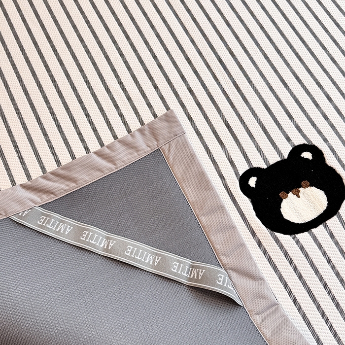 91家纺网 家纺一手货源 找家纺 （总）蓝邻家纺 2025年新款PE提花卡通毛巾绣凉席系列场景二