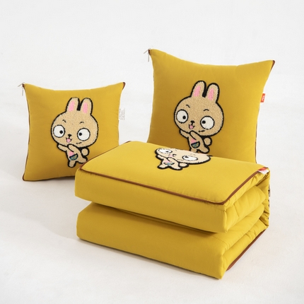 91家纺网 家纺一手货源 找家纺 （总）宝马家纺（原梦童画）2025新款毛巾绣阿狸四季款抱枕被