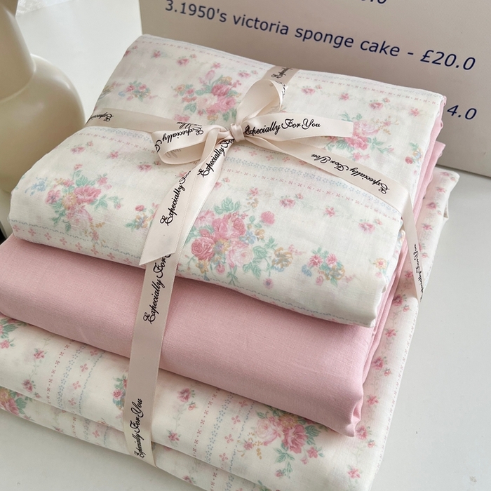 91家纺网 家纺一手货源 找家纺 优品阁 2025新款人字纹全棉双层纱四件套 蔷薇【升级款-提花人字纹床单】