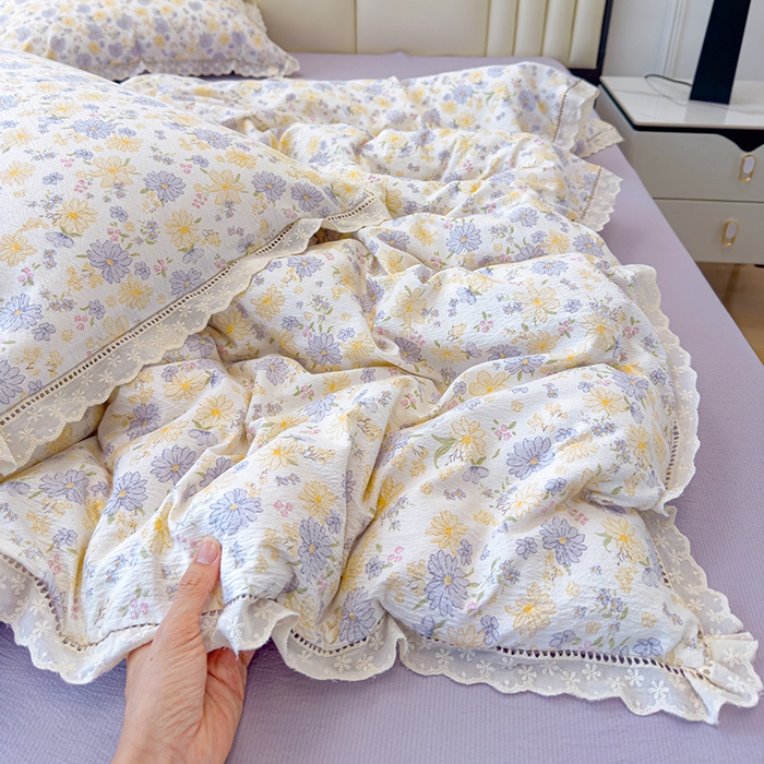 91家纺网 家纺一手货源 找家纺 竹合家纺 2025新款云感皱皱四件套-镂空花边款法式  花边款-紫萱花