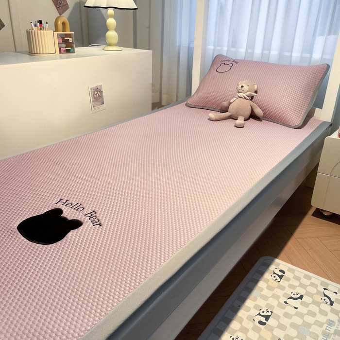 91家纺网 家纺一手货源 找家纺 （总）梵朴 2025新款凉感PE冰豆豆贴布绣凉席-学生床