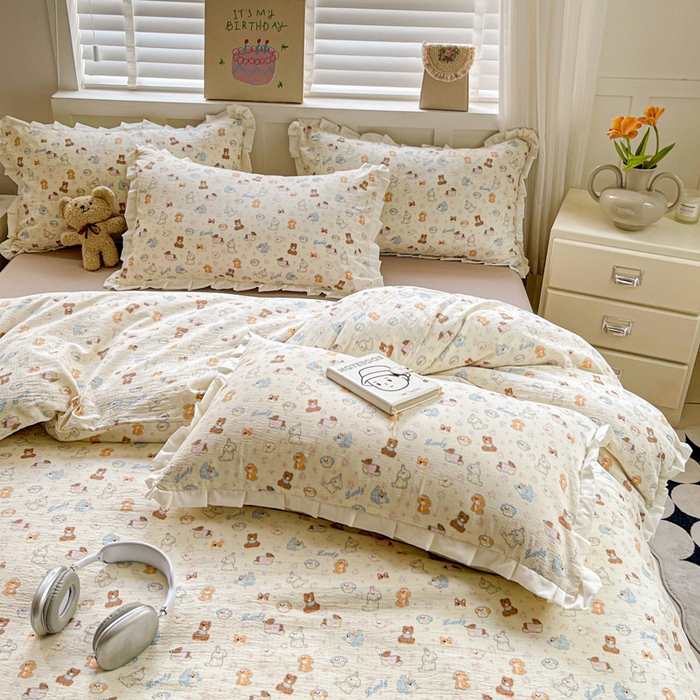 91家纺网 家纺一手货源 找家纺 优选良品 2025新款直播热款赫本风皱皱双层纱花边款针织皱皱纱法式印花吊边床单三件套床笠四件套 开心乐园