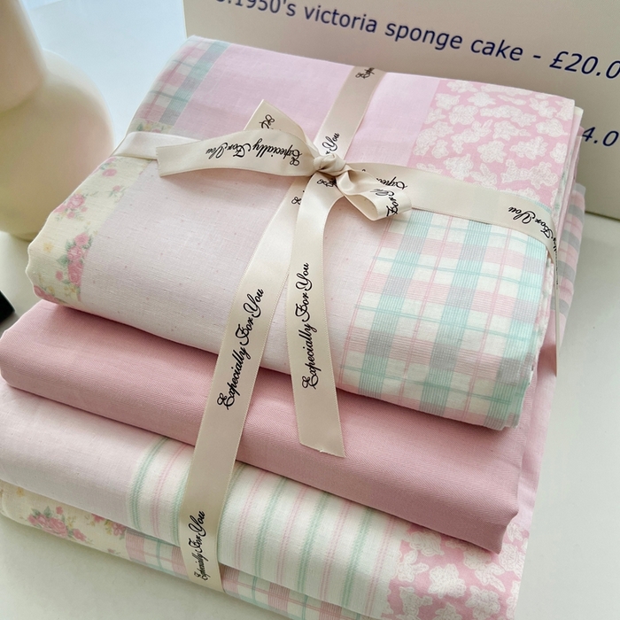 91家纺网 家纺一手货源 找家纺 优品阁 2025新款人字纹全棉双层纱四件套 百福【升级款-提花人字纹床单】