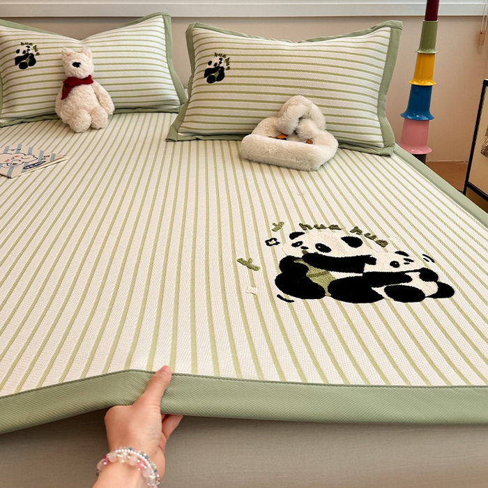 91家纺网 家纺一手货源 找家纺 蓝邻家纺 2025年新款PE提花卡通毛巾绣凉席系列场景二 花花